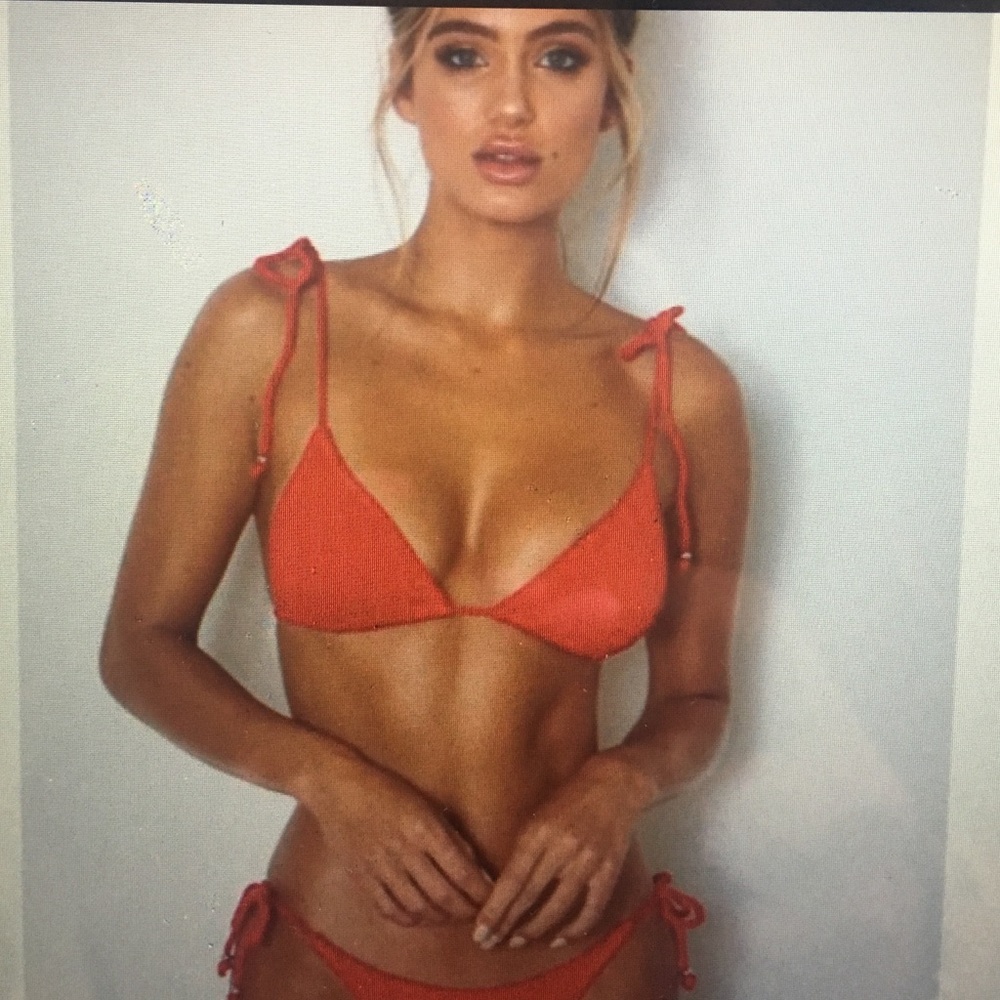 NWT XS WHITE FOX RED RIBBED BIKINI TOP